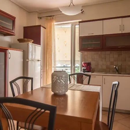 Artsy&Charming 70 M2 Flat- 300 Mtrs From The Beach Kalamáta Buitenkant foto