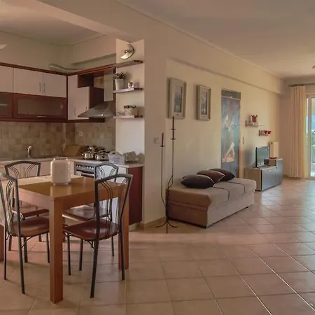 Artsy&Charming 70 M2 Flat- 300 Mtrs From The Beach Kalamáta Buitenkant foto