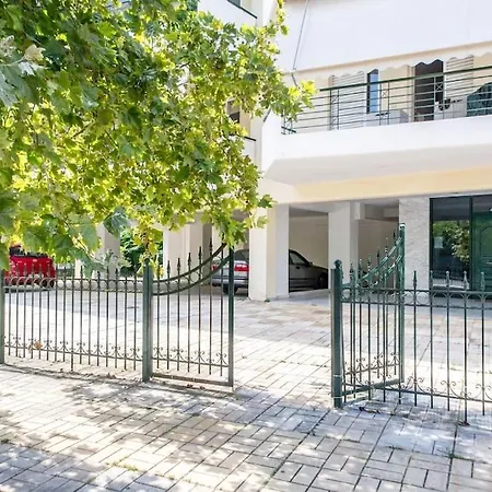 Artsy&Charming 70 M2 Flat- 300 Mtrs From The Beach Kalamáta Buitenkant foto